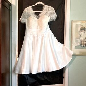 NWT Wedding dress, custom made, tailored to size 8, bust 40,waist 33.5,Crinoline
